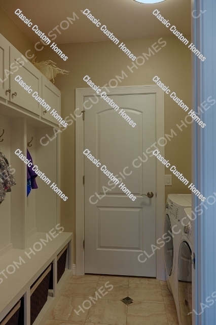 MUDROOM-RAUBER S