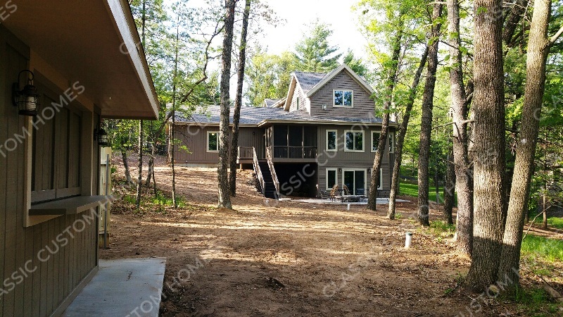 Rood - Exterior Back
