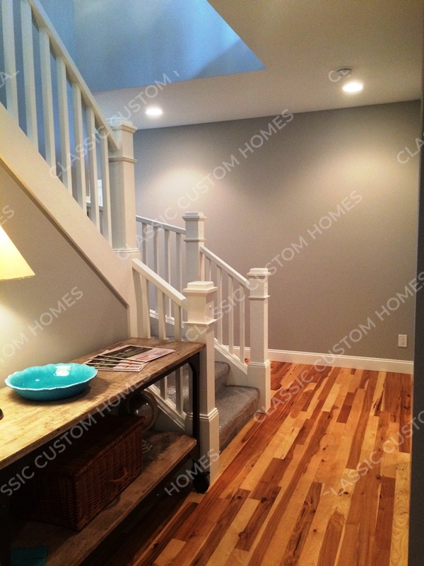 Rood - Entry/Stairs