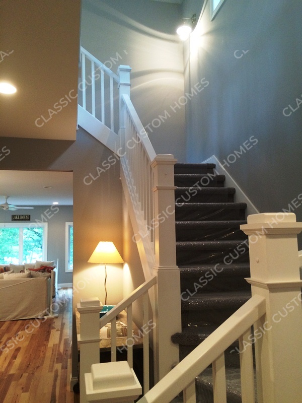 Rood - Entry/Stairs