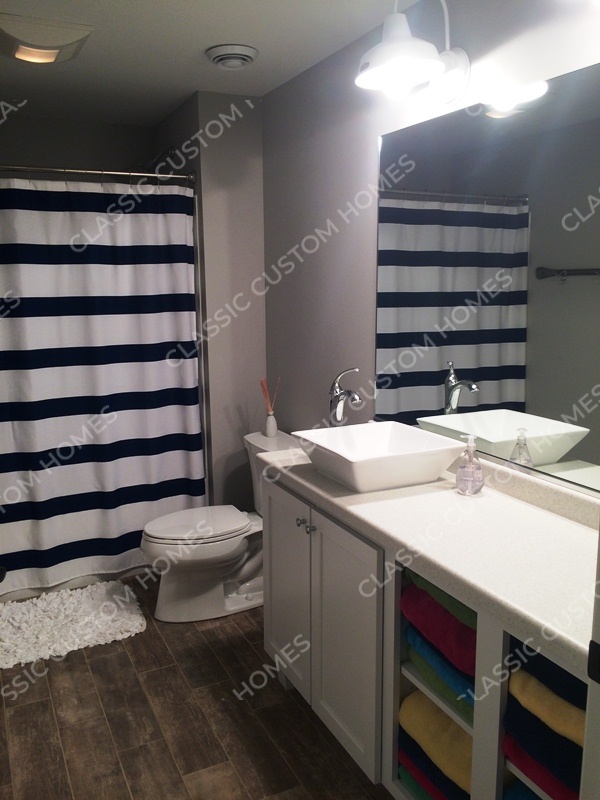 Rood - Lower Level Bath