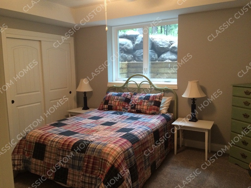 Rood - Lower Level Bedroom
